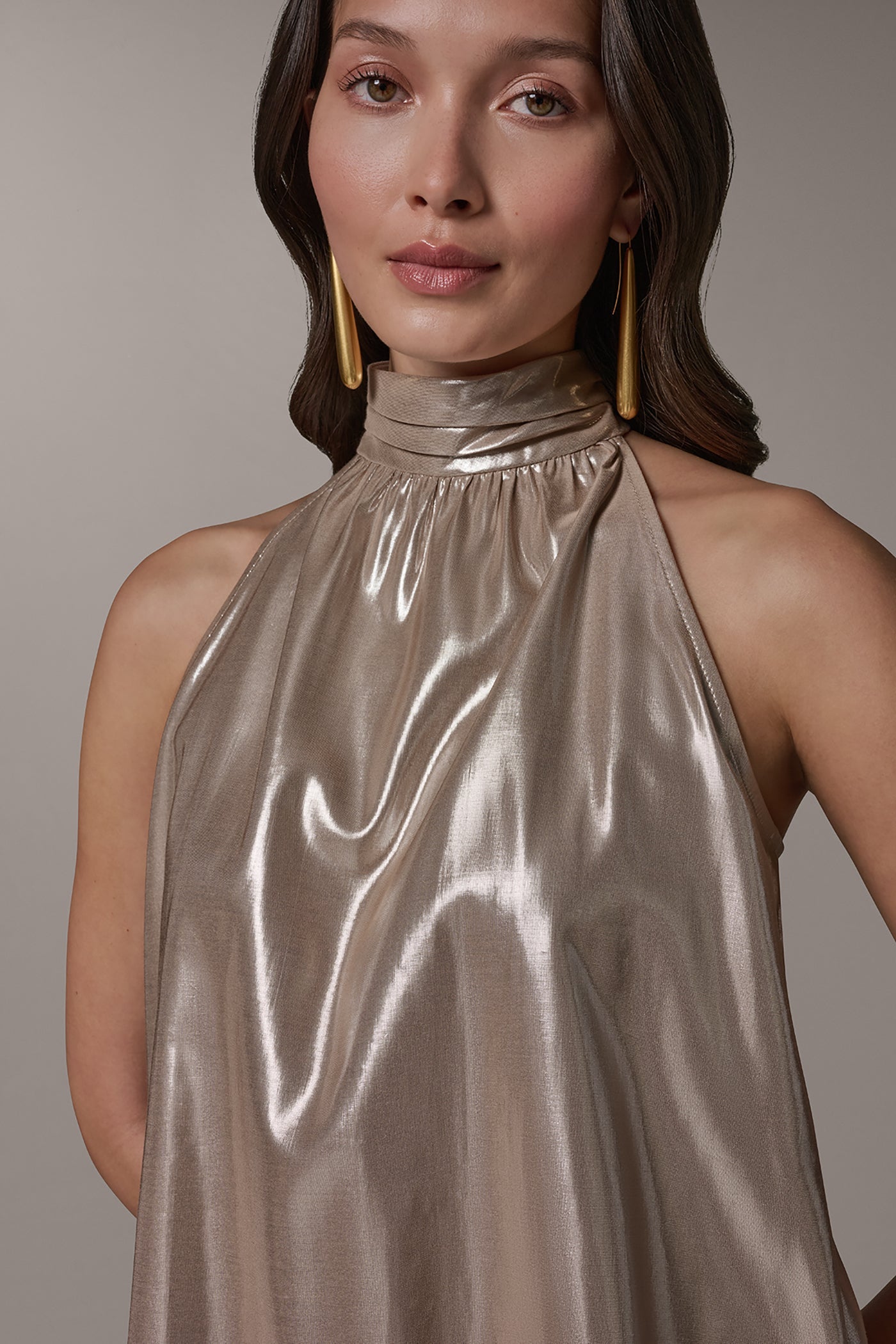 SLEEVELESS METALLIC HALTER TOP