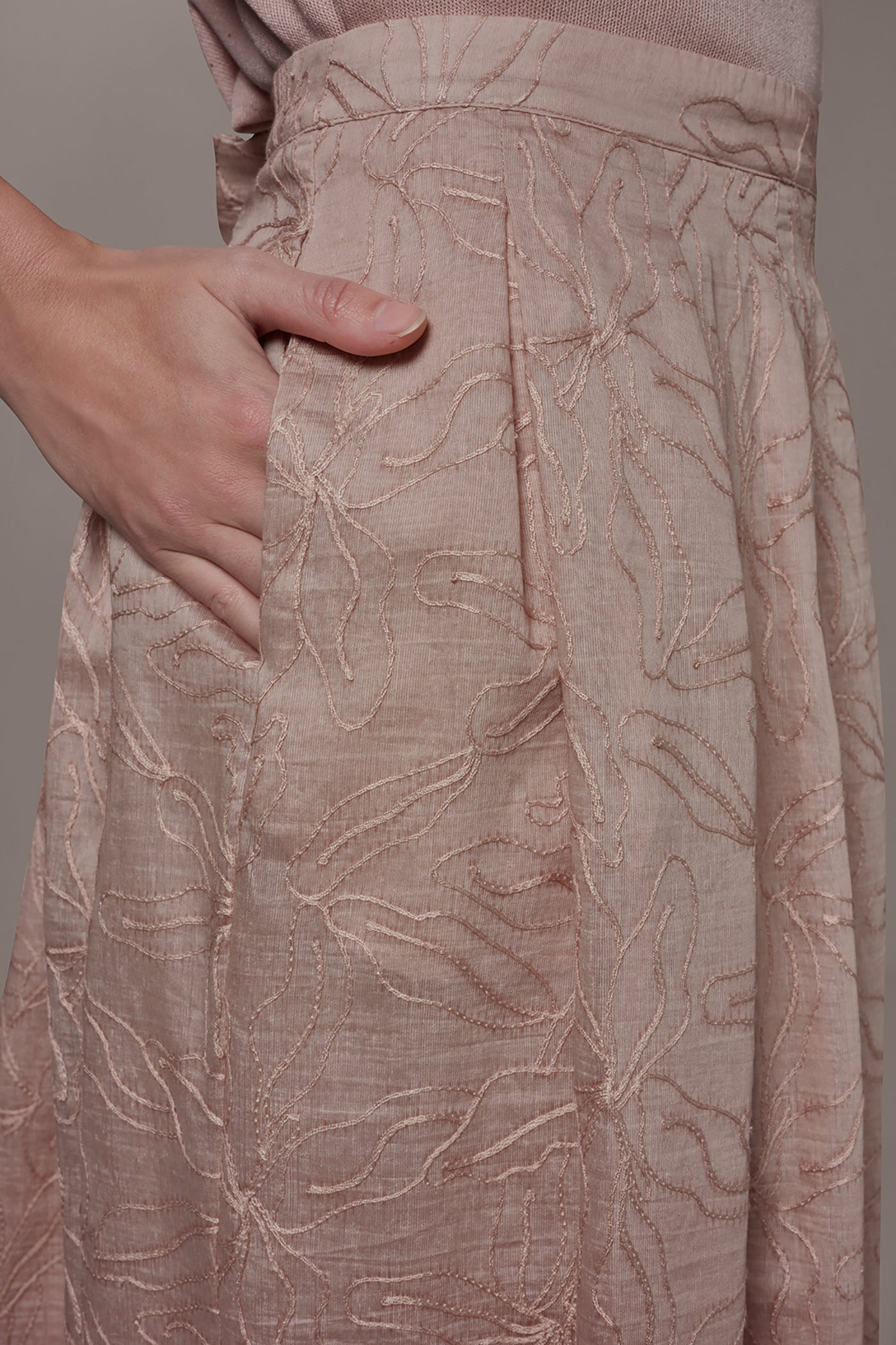 FLORAL EMBROIDERED PLEATED A-LINE SKIRT