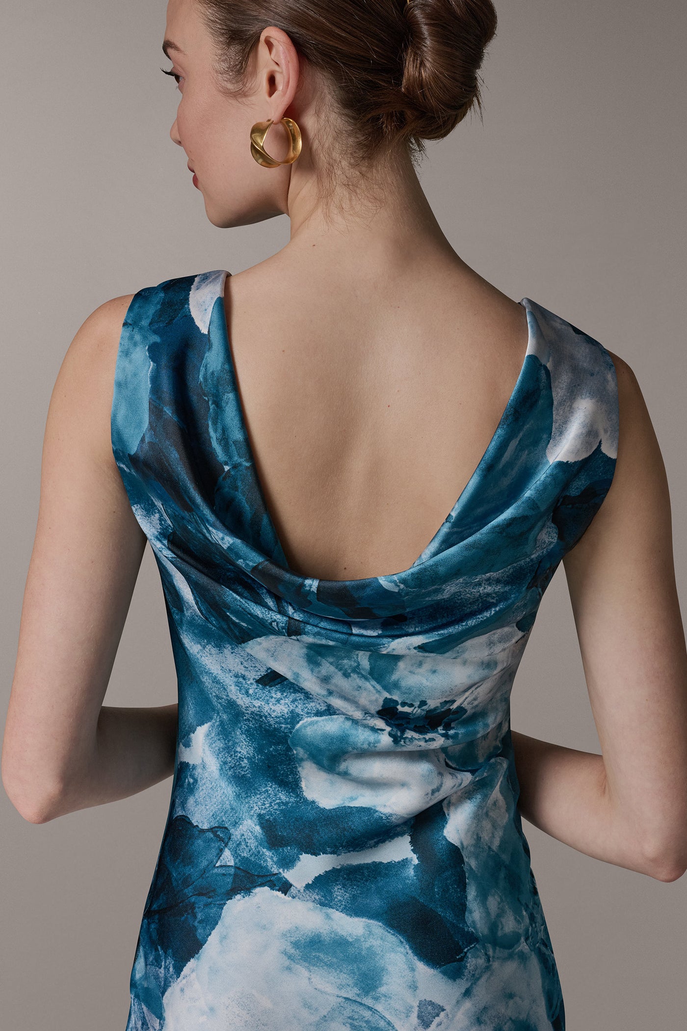 SLEEVELESS TRUMPET GOWN