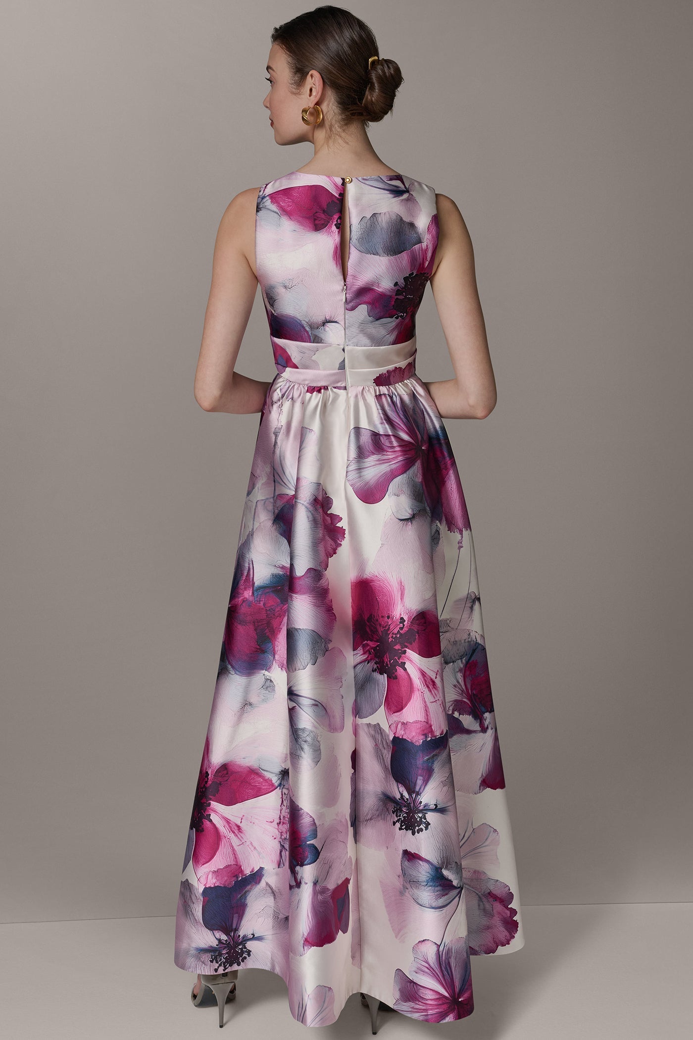 SLEEVELESS FIT AND FLARE GOWN