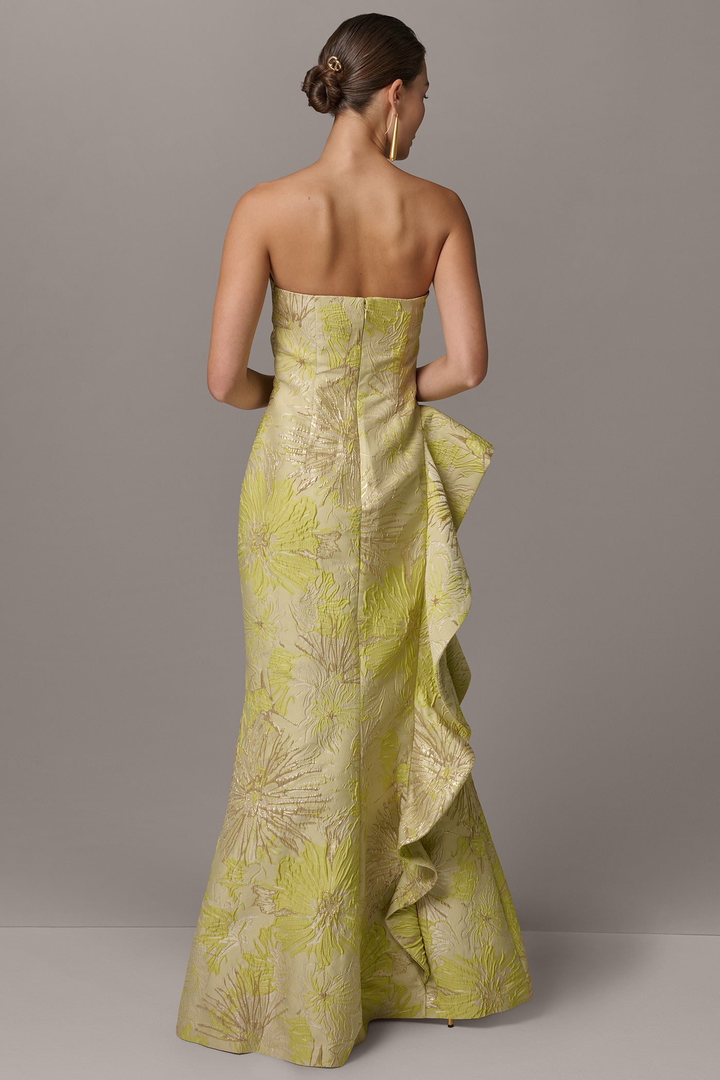 STRAPLESS RUFFLE TRUMPET GOWN