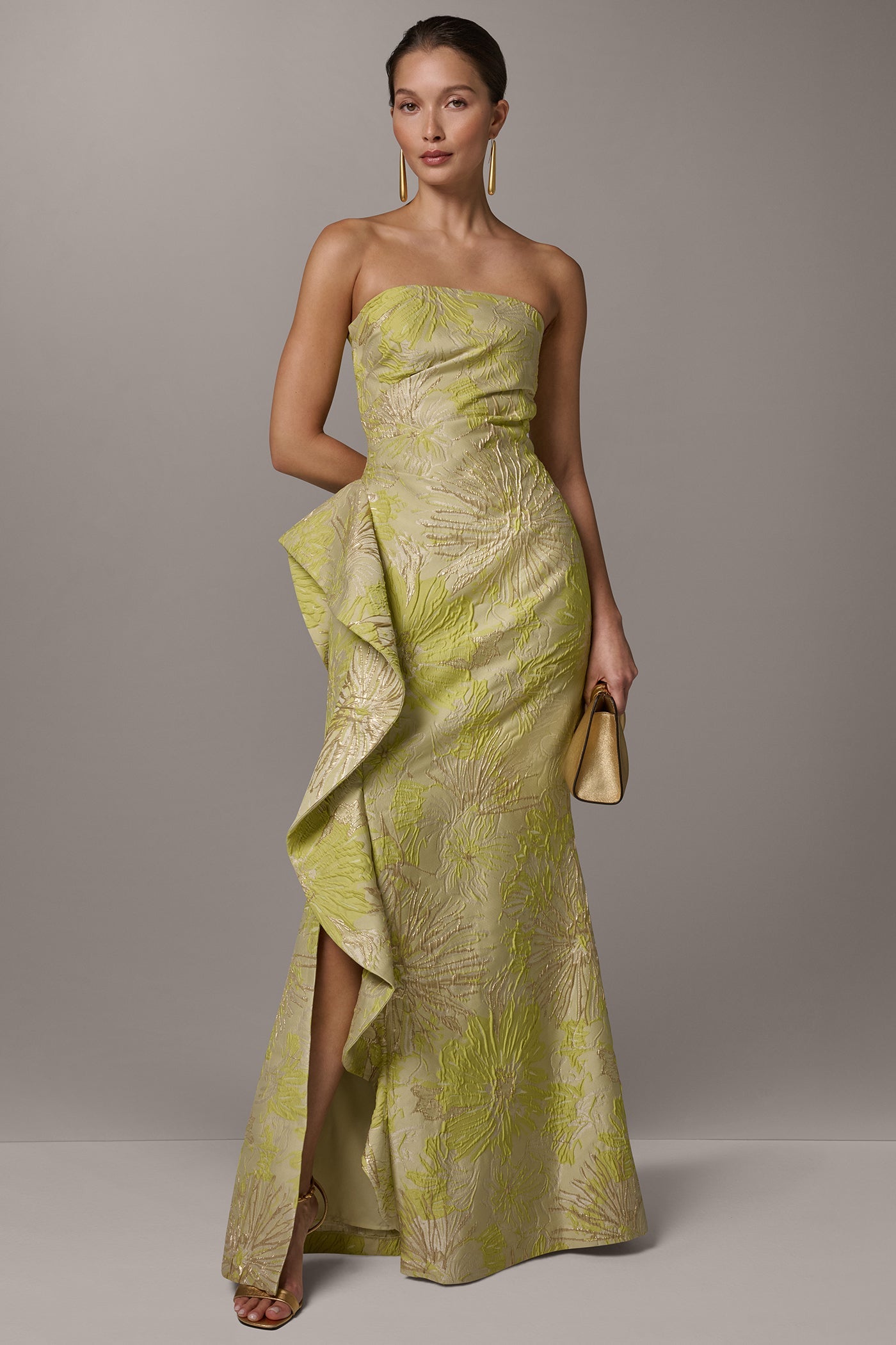 STRAPLESS RUFFLE TRUMPET GOWN