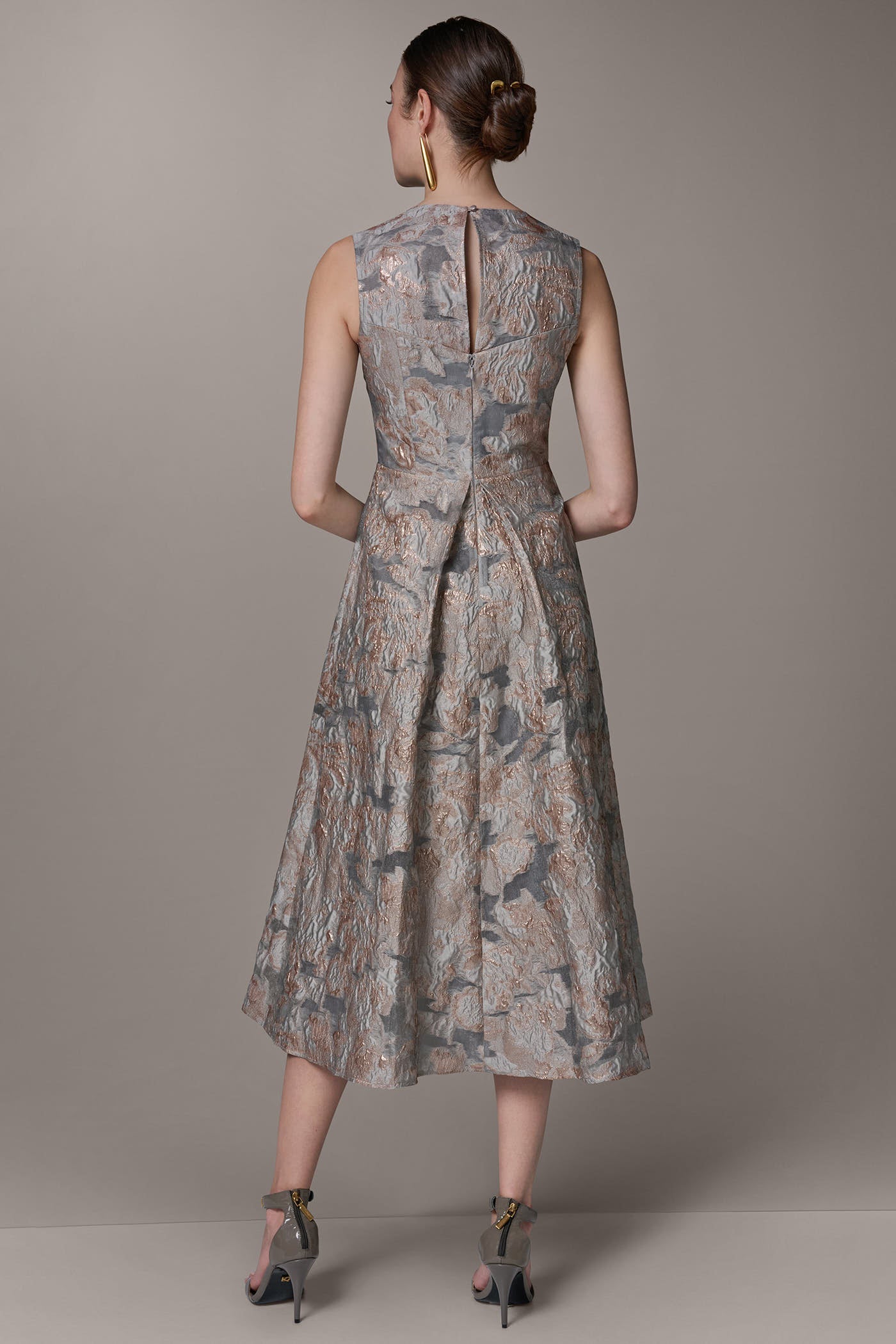 SLEEVELESS FLORAL MIDI FIT AND FLARE GOWN