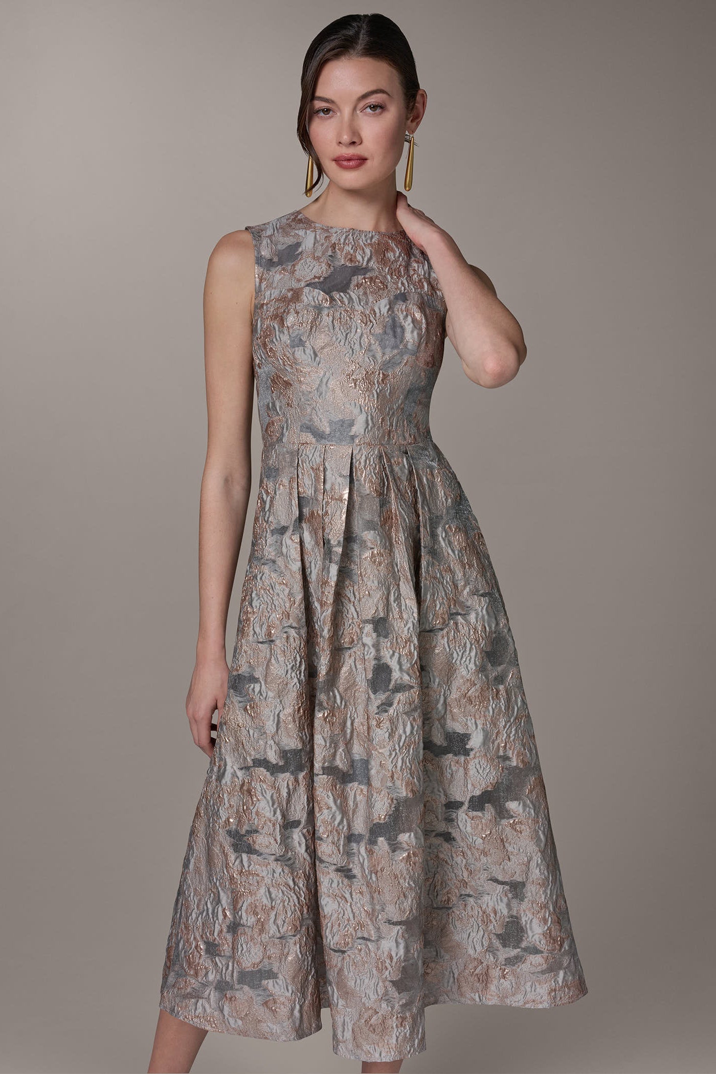 SLEEVELESS FLORAL MIDI FIT AND FLARE GOWN