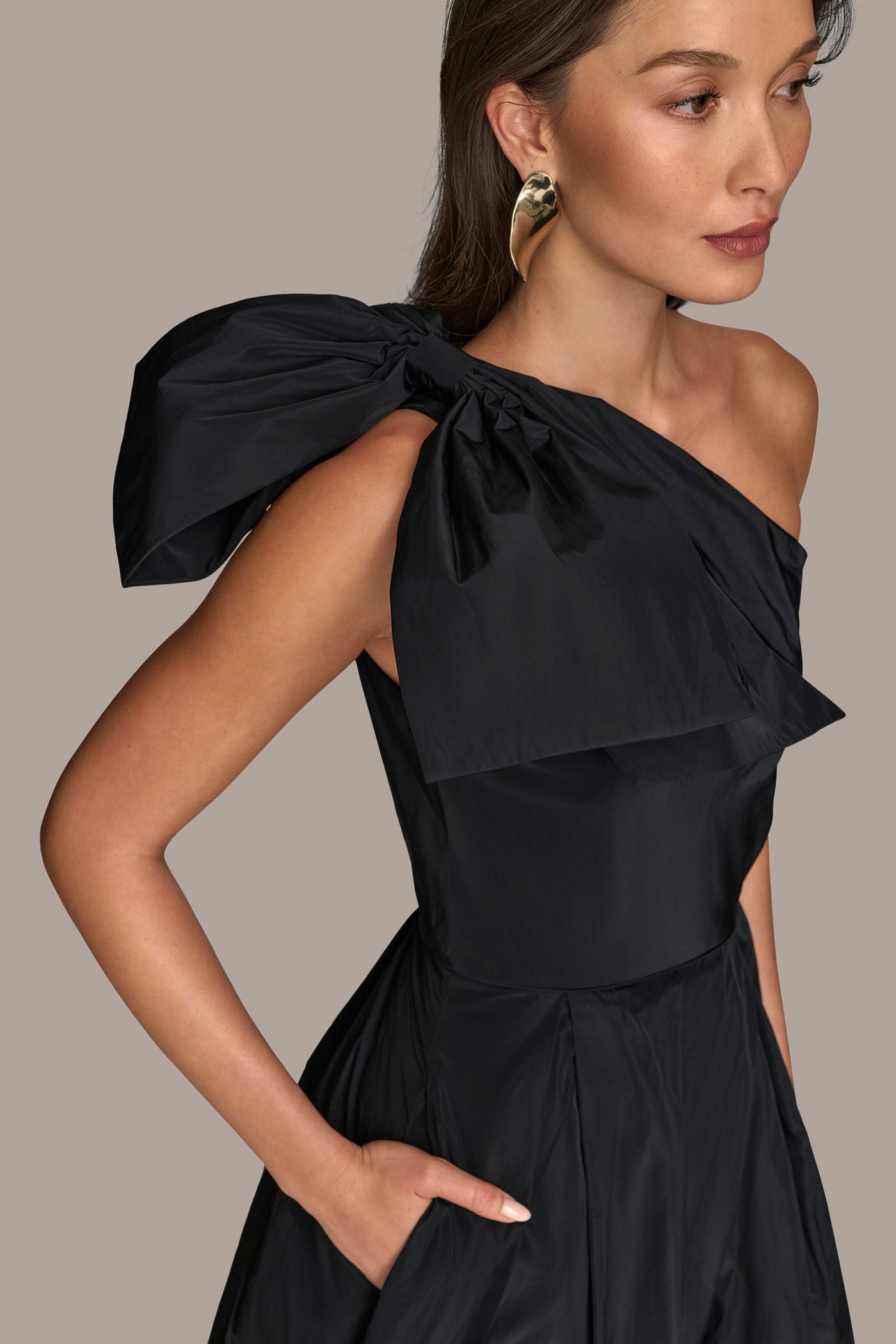 TAFFETA ONE-SHOULDER BALL GOWN
