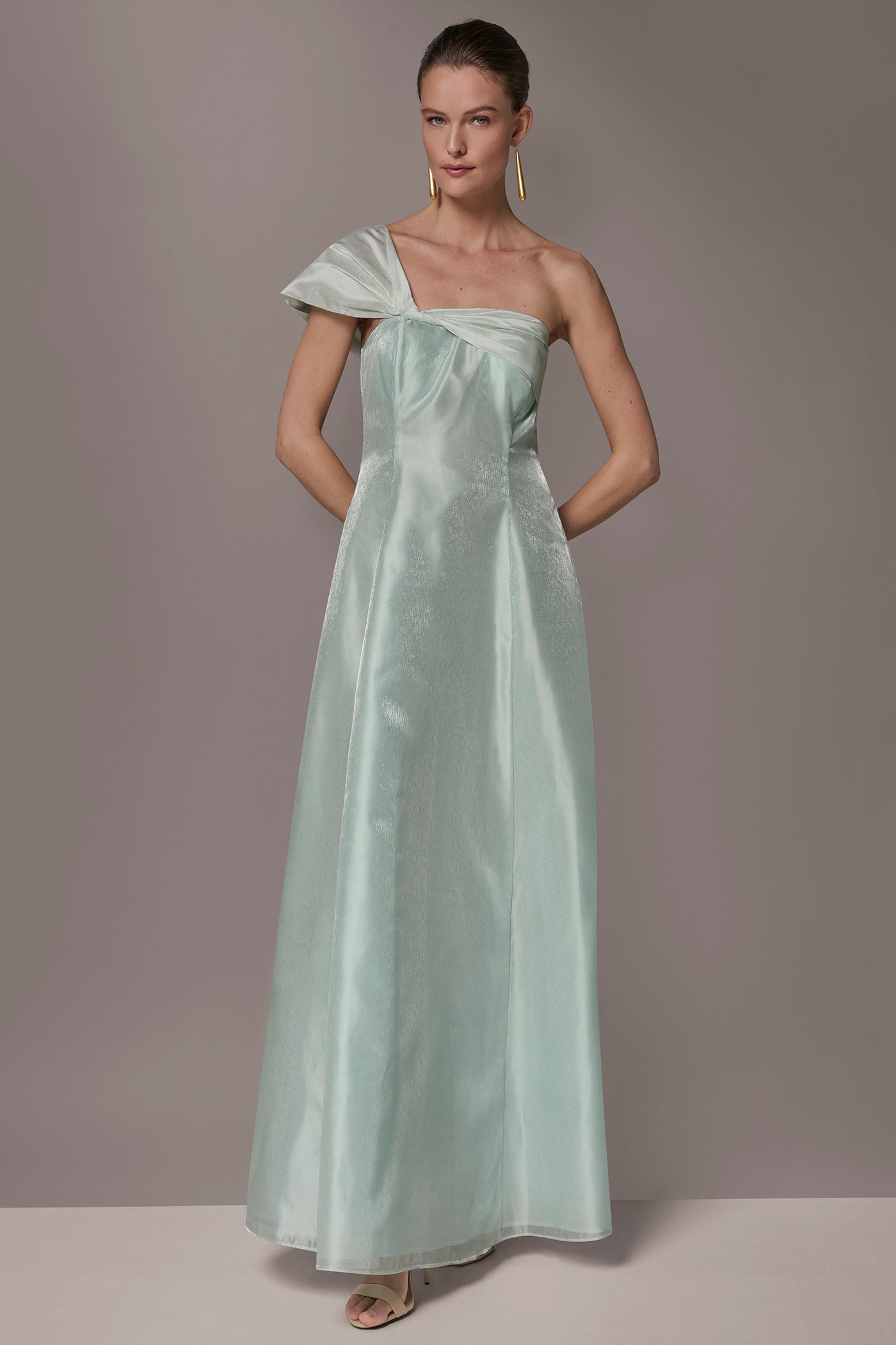 ORGANZA TWIST ONE-SHOULDER BALL GOWN