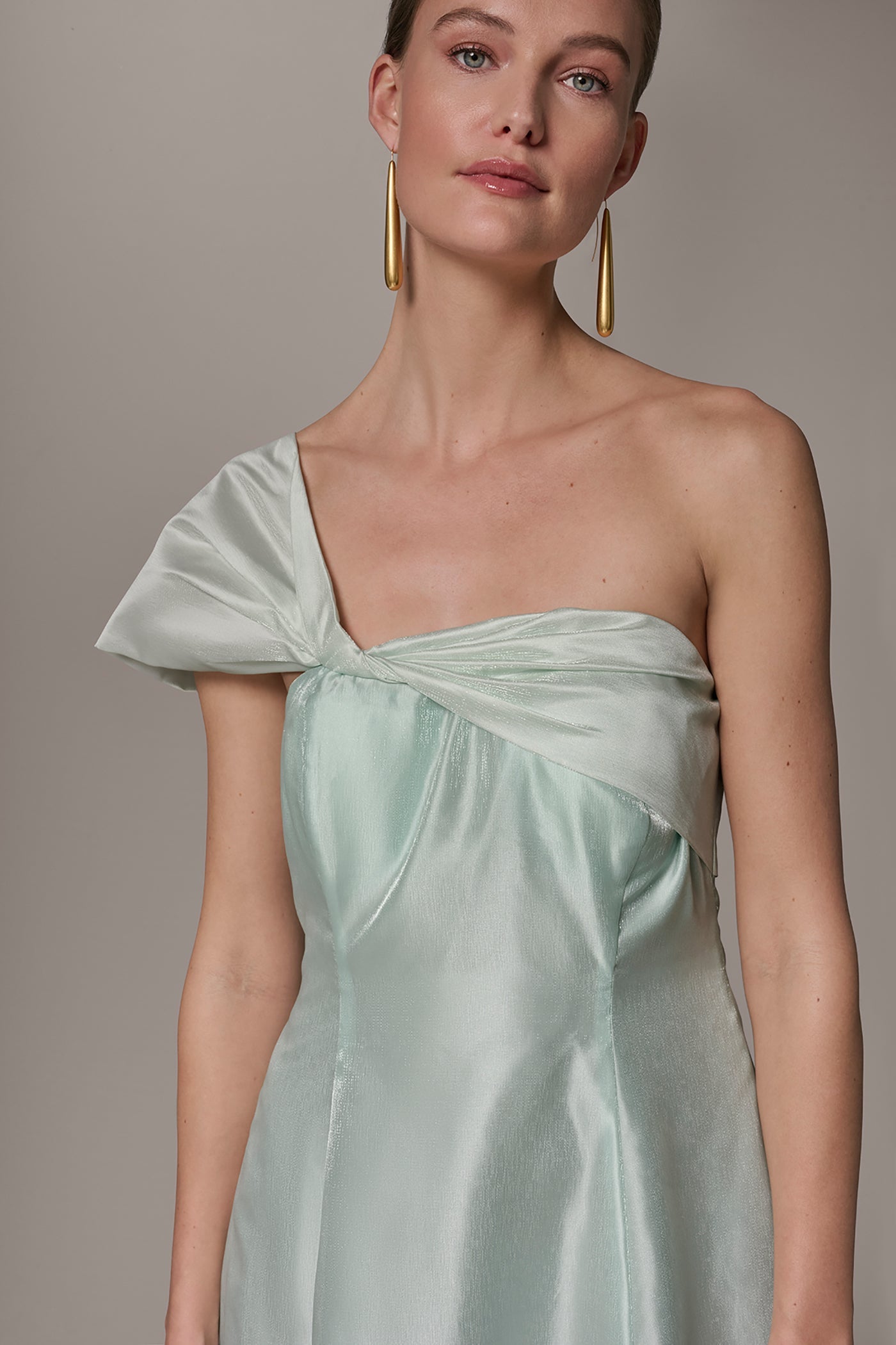 ORGANZA TWIST ONE-SHOULDER BALL GOWN