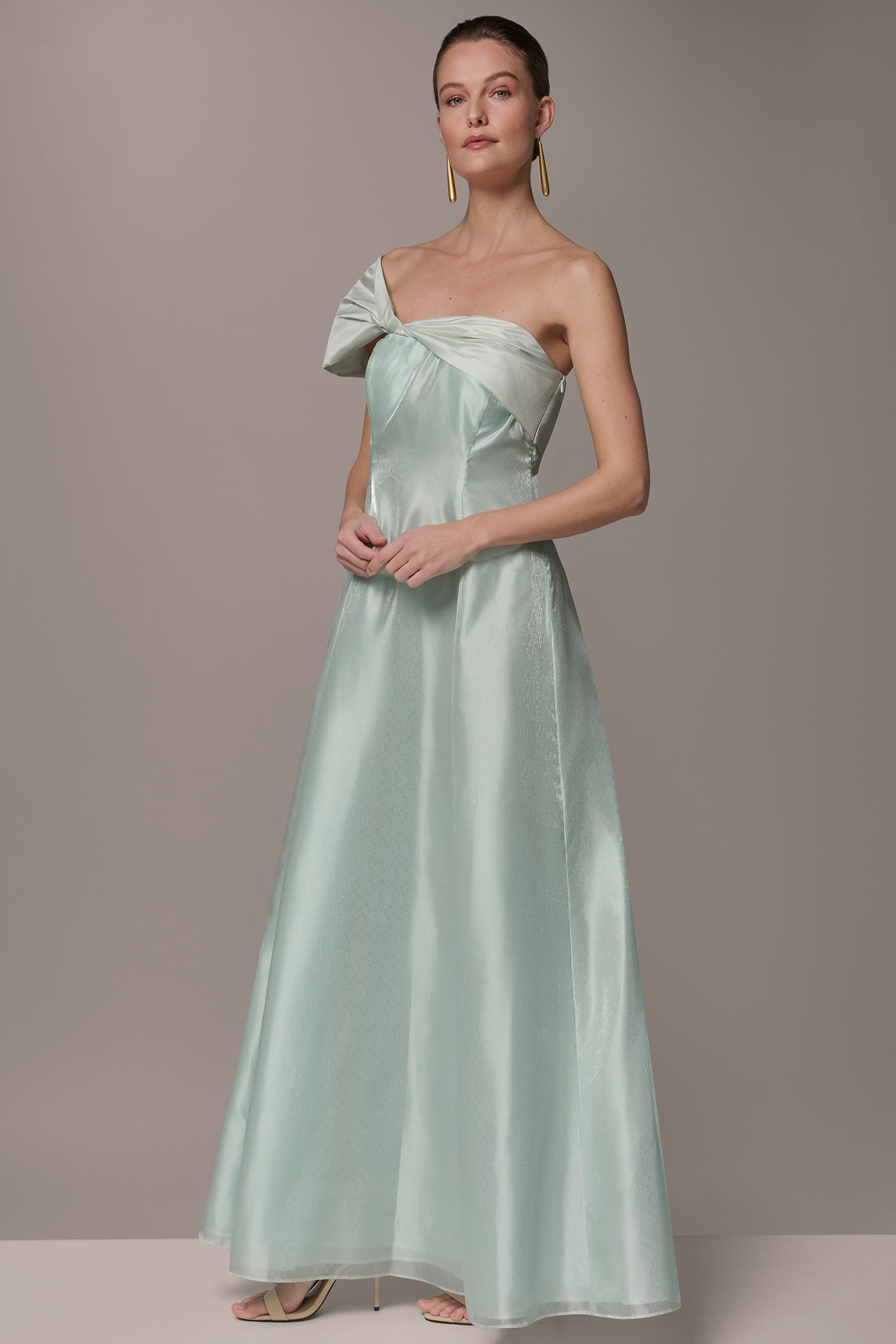 ORGANZA TWIST ONE-SHOULDER BALL GOWN
