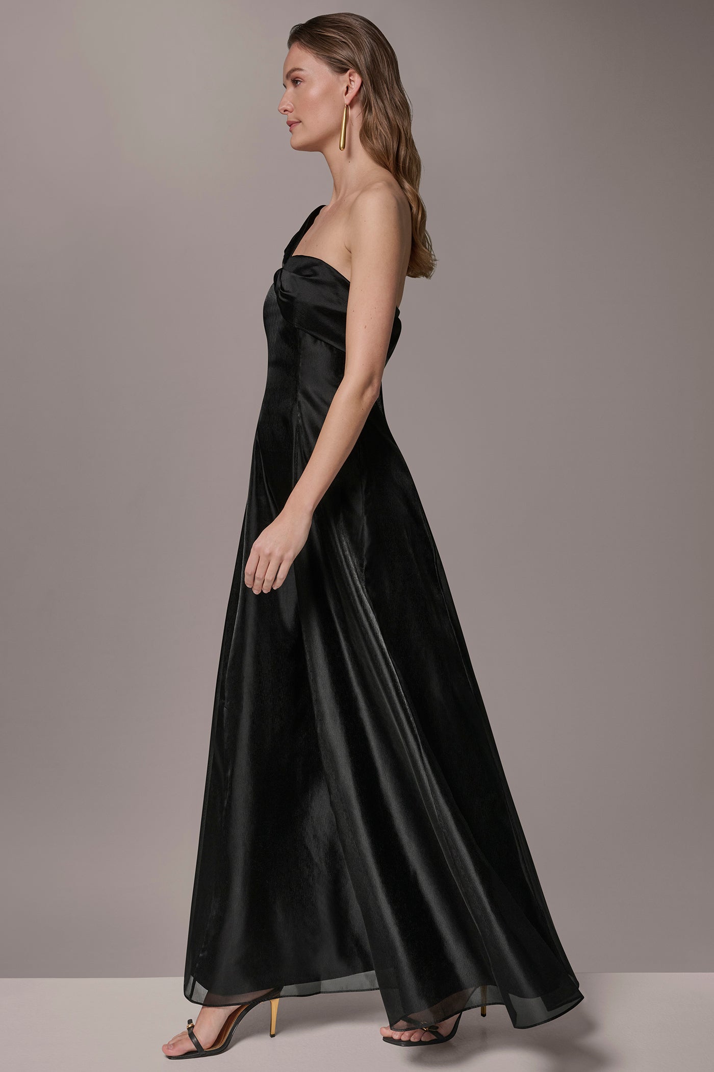 ORGANZA TWIST ONE-SHOULDER BALL GOWN