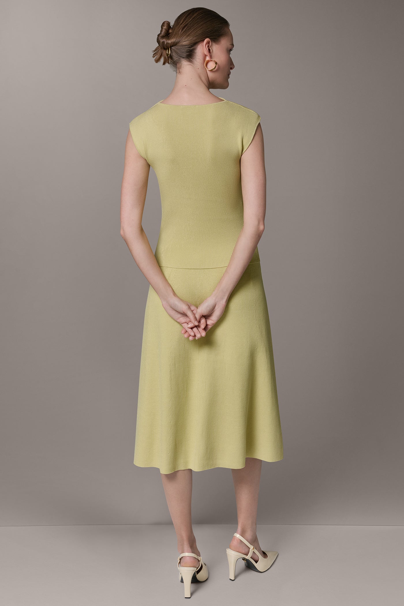 SLEEVELESS ASYMMETRIC BOATNECK SWEATER